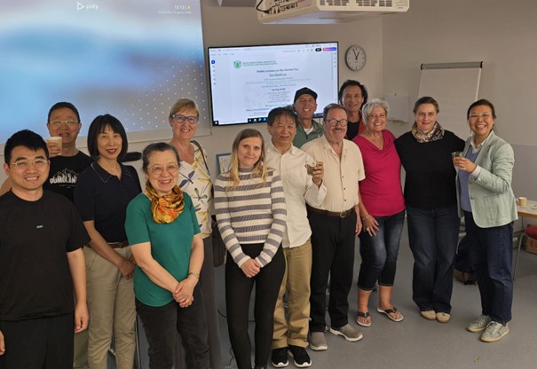 Speakers and participants gather for a group photo after the successful seminar in Locarno.